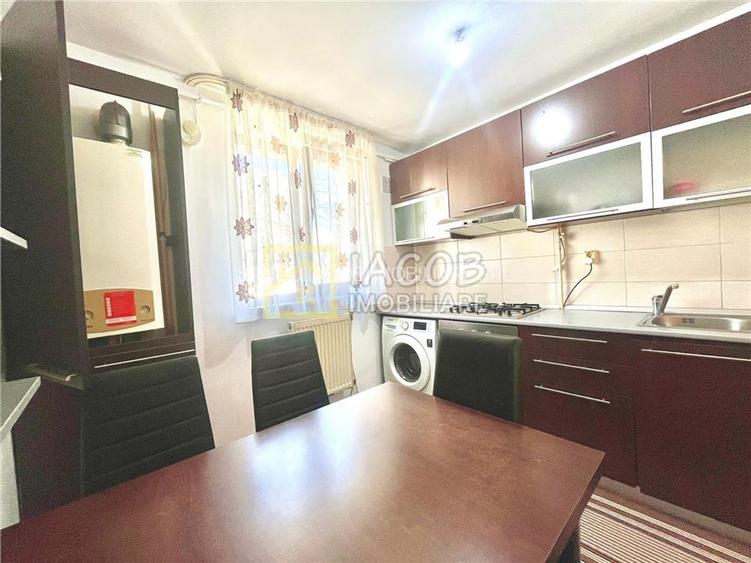 Apartament 3 camere decomandate, strada Martir Horia, Bacau - 2