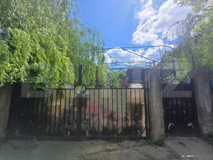 Casă de locuit si spatiu comercial, teren 7300 mp, Hreatca, com. Vulturesti