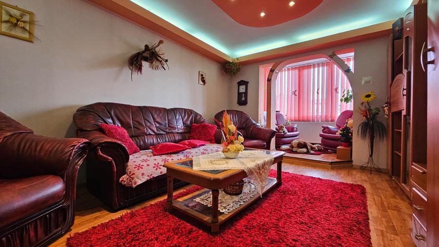 Apartament 3 camere decomandat zona Judetean,mobilat,122500 Euro