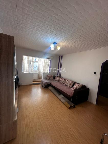 Apartament cu 3 camere, etaj 2/4, zona Mircea cel Batran - 3