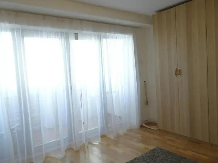 PIATA ALBA IULIA, DECEBAL, MUNCII 3 CAMERE CENTRALA PROPRIE