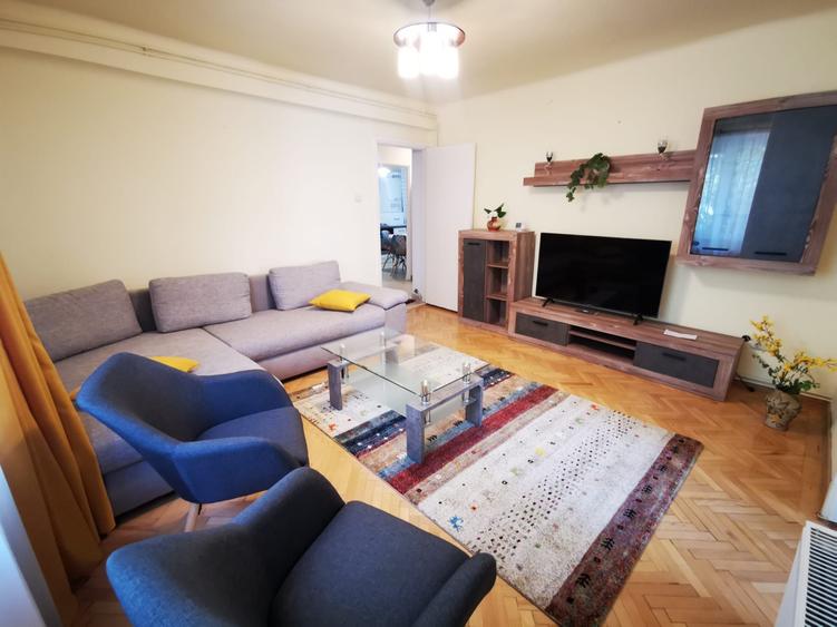 De inchiriat apartament 3 camere – zona Centrala