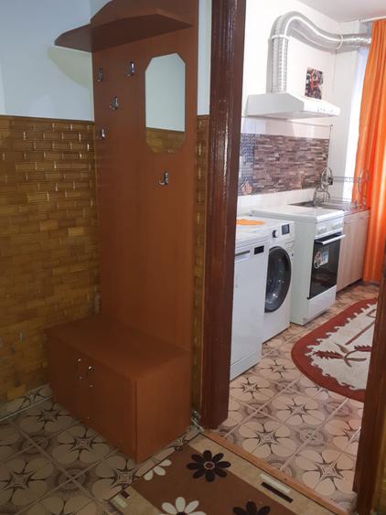 Apartament 2 camere, etaj 1/4, zona Podu Ros