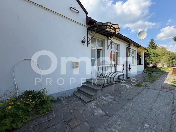 Casa renovata cu curte pentru inchiriere, zona Centrul Vechi