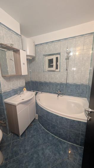 Apartament cu 3 camere de închiriat, zona Dacia