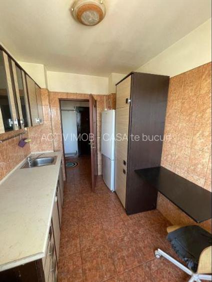 BANU MANTA, apartament 2 camere decom et 10, an bloc 1981