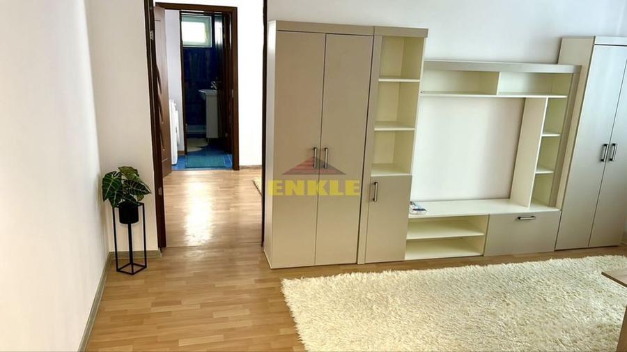 De vânzare apartament 3 camere – zona Primăverii