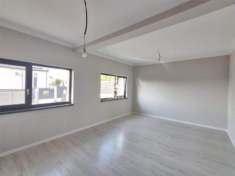 Vila duplex de vanzare in Rediu