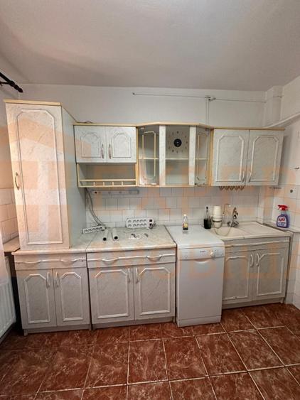 Apartament 4 Camere de Vânzare în Inel I - Constanța | Decomandat