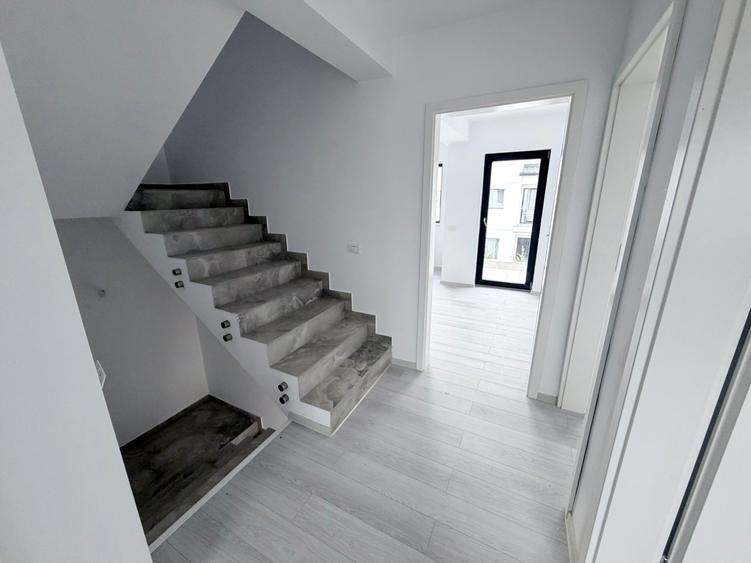 Casa la cheie P+1+M. 7 camere. Pozitie stradala