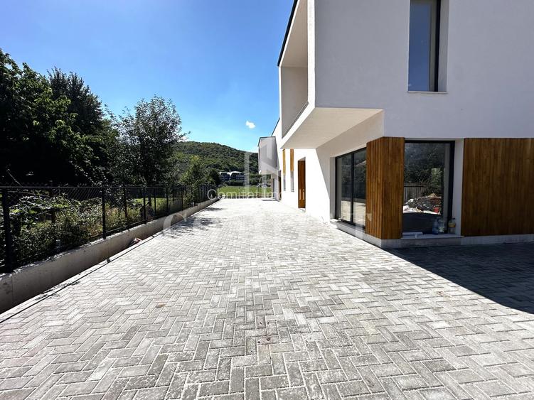 Duplex | Zona str Florilor-Floresti | 2 Locuri de parcare - 27