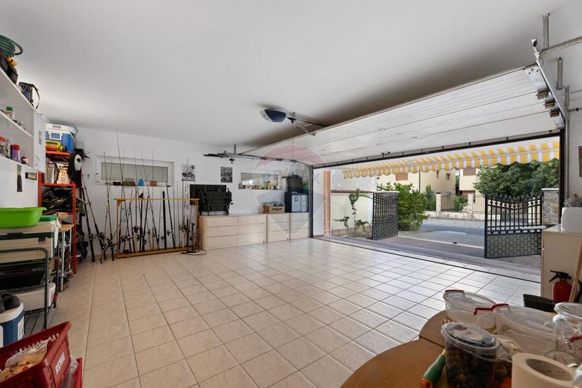 Vilă cu 4 camere de vânzare 921 mp zona Subcetate,Arad