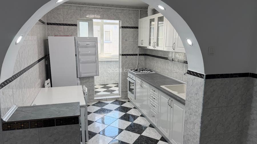 Închiriere apartament 3 camere strada delfinului BL D16 sector 2 - 15