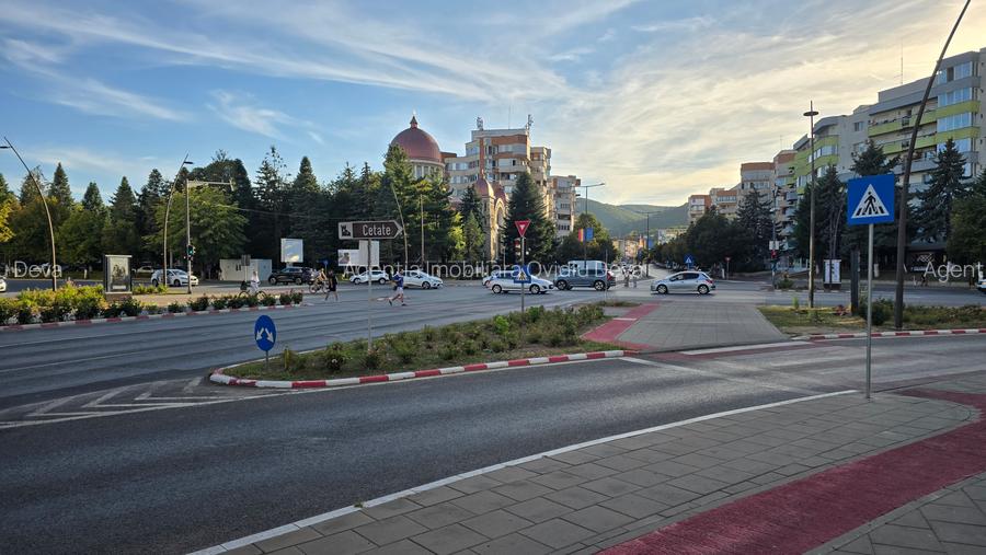 Inchiriez spatiu comercial in Deva, zona Bld Decebal colt cu I. Maniu - 3