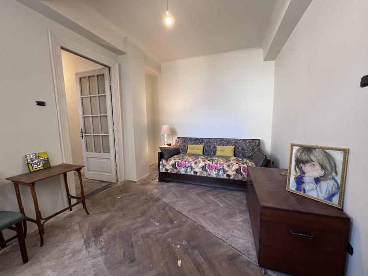 Apartament 3 camere semidecomandat. Palatul Agricola-Fonciera.