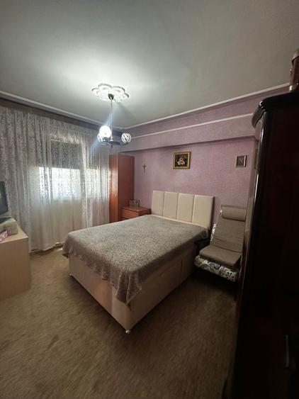 Apartament cu 3 camere, decomandat, zona Dacia