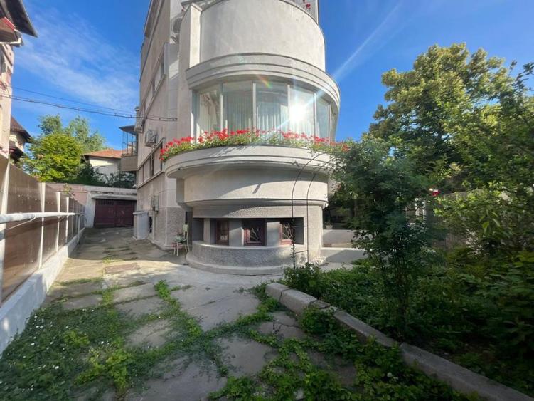 Vanzare jumatate vila arhitectura modernista Cotroceni cu 2 garaje terasa 54mp