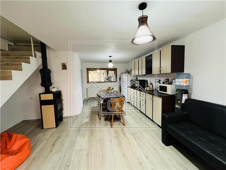 Casa individuala 4 camere, pod, curte 463 mp, pivnita - Apoldu de Jos