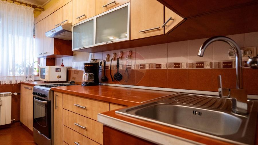Apartament 3 camere, decomandat-etaj intermediar, zona Ferdinand- Obor