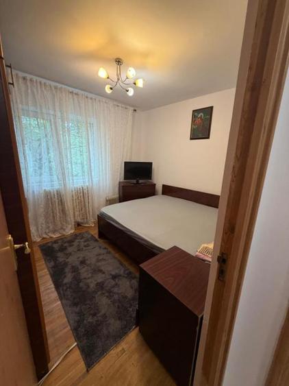 3 Camere Crangasi 2 Minute de Metrou