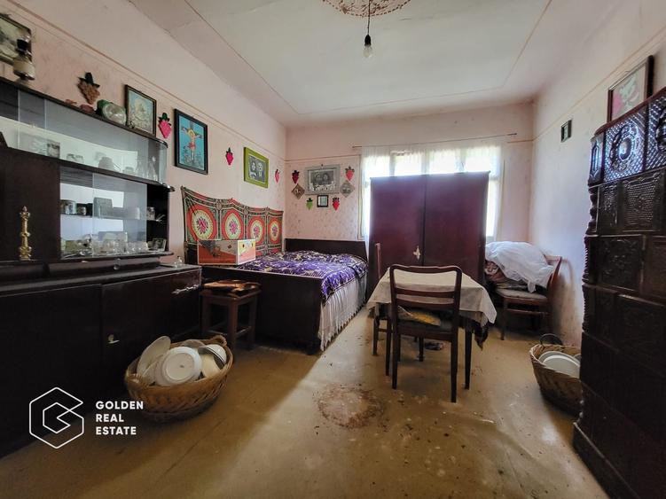 Casa cu 3 corpuri de cladire, sat Lalasint