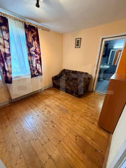 Casa individuala, 546 mp, 8 camere, 2 garaje, 905 mp teren, Feleacu