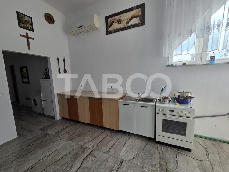 Casa de inchiriat 4 dormitoare living spatios baie prima inchiriere