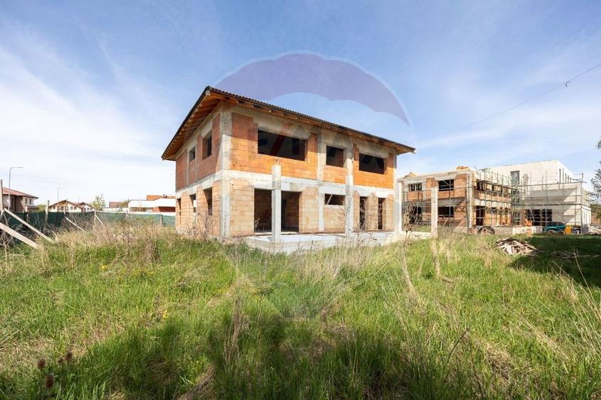 Vilă modernă P+1 în Ghimbav | 330 mp utili | Teren 815 mp - la roșu