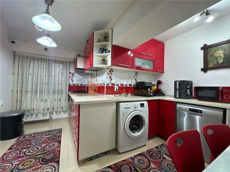 Apartament 3 camere cf 1 decomandat zona Ultracentral