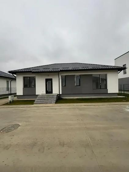 Casa De Vanzare 4 Camere | Finalizata | Curte Parcarea | Bariera