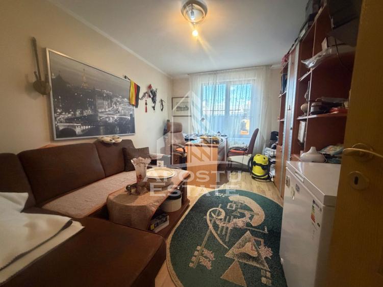 Casa individuala cu 5 camere, carport, 426mp teren in Sanandrei
