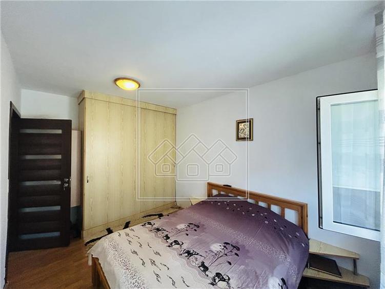 Ap decomandat, 4 camere, balcon - Zona Mihai Viteazu