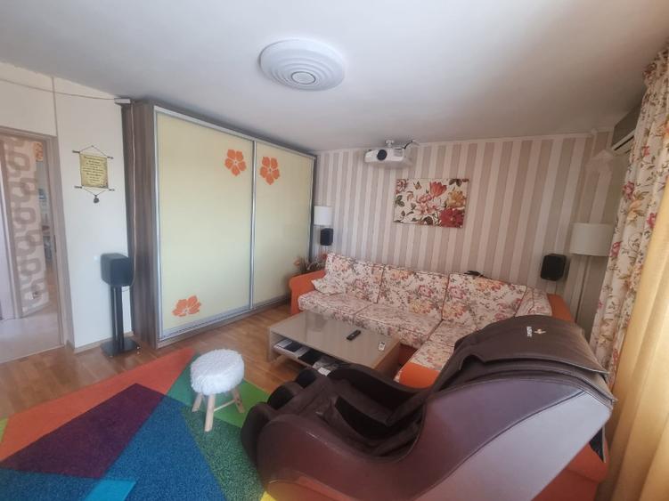 Vand apartament mobilat complet