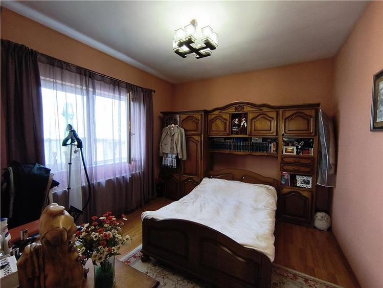 Casa Zona Centrala/4 camere/singur in curte