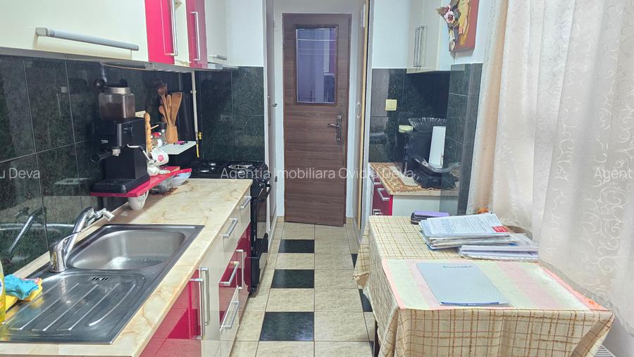 Vand apartament 3 camere in Deva, zona Minerului, etaj 3, bloc de 4 etaje - 7