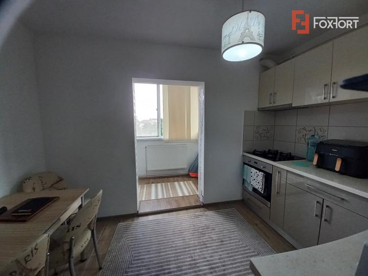 Apartament cu 3 camere de vanzare in zona Lipovei