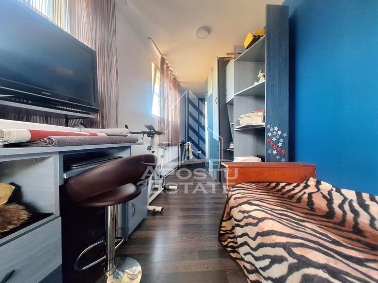 Casa individuala cu 5 camere si terasa, zona linistita Sanicolaul Mic