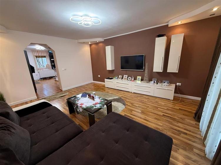 Casa individuala 5 camere 2 bai zona Terezian