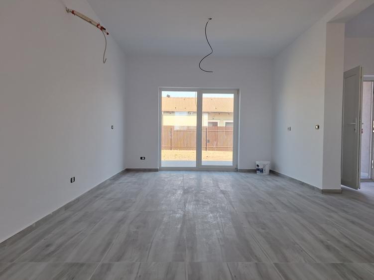 Casa individuala cu 3 camere in Sanandrei-la asfalt-toate utilitatile