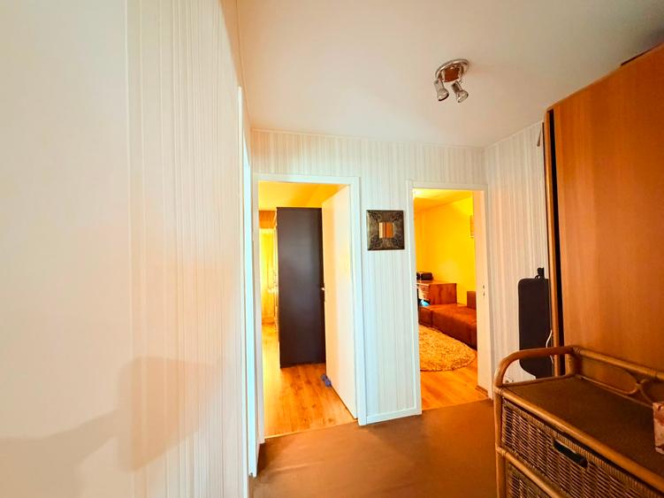 Apartament cu 4 camere transformat în 3 camere - acces imediat Podu Roș/Palas