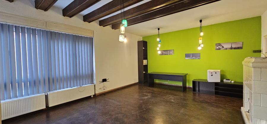 Inchiriez spatiu central,la casa,parter, pretabil pentru birouri sau activitati