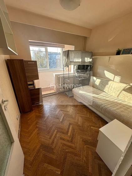 4 camere / 2 bai/ boxa/ Bld. Nicolae Titulescu - 2