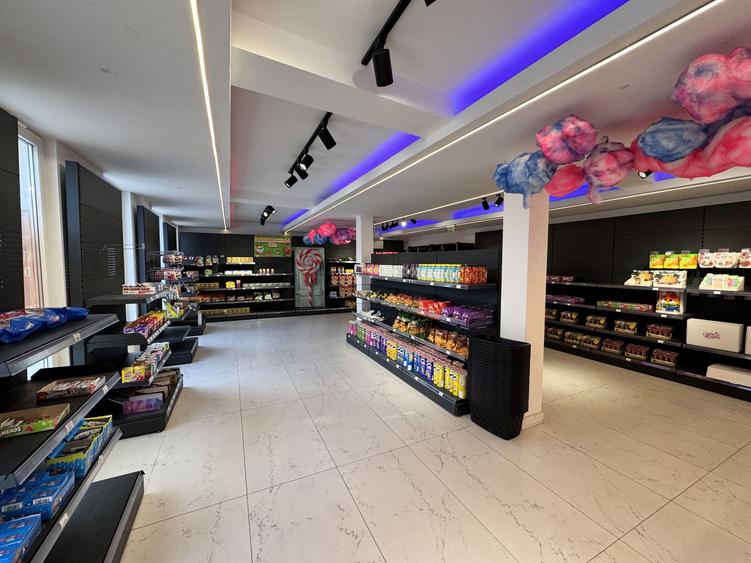 Spatiu comercial Bd. Pipera, Parter, 250 mp parter + etaj, la strada