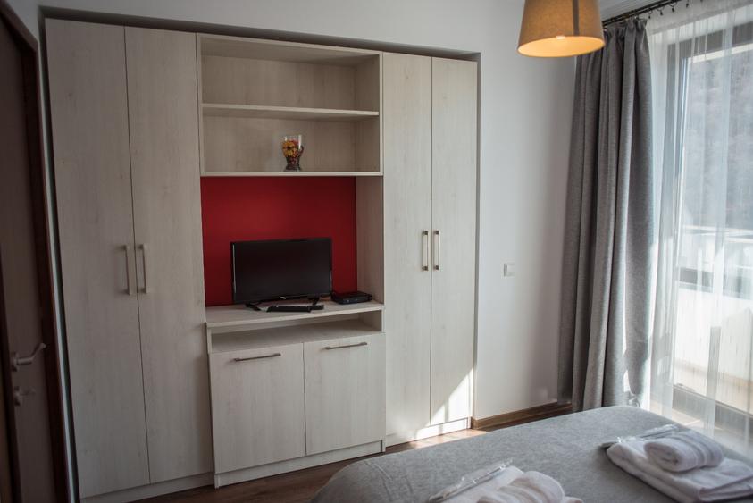 Apartament 3 camere, 2 bai, garaj subteran – Sinaia,Etaj 3, bloc 2010, Lift!