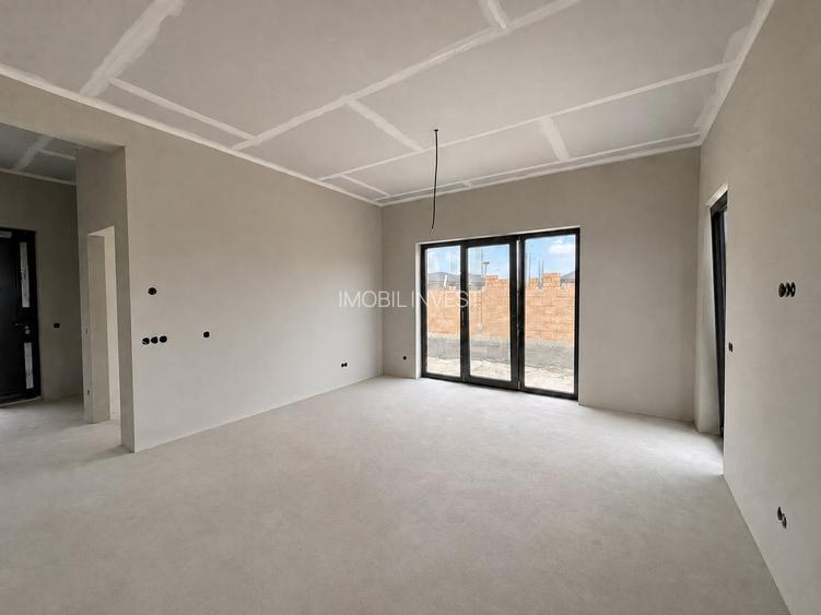 Casă modernă de vânzare | 3 dormitoare | 2 băi | 399 mp teren