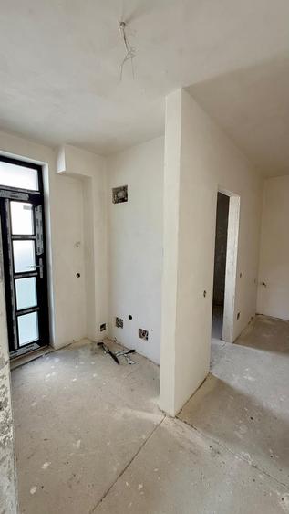 Duplex cu 5 camere, 2 garaje, semifinisat, zona Tauti