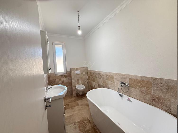 Locatie excelenta. Spatios 60 mp. Dressing. Asfalt. Loc de parcare.