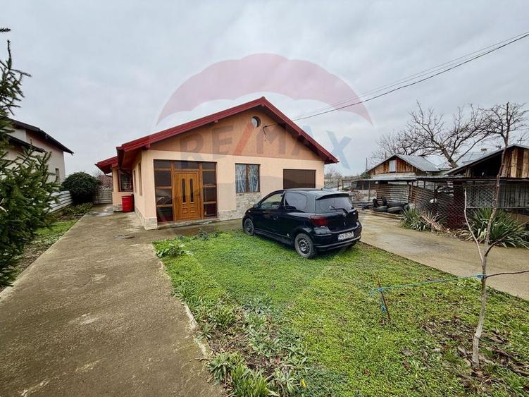 Casă / Vilă cu 4 camere de vânzare