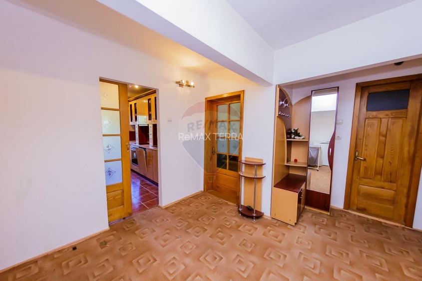 Apartament de vanzare 4 camere decomandat etaj 2 - 4