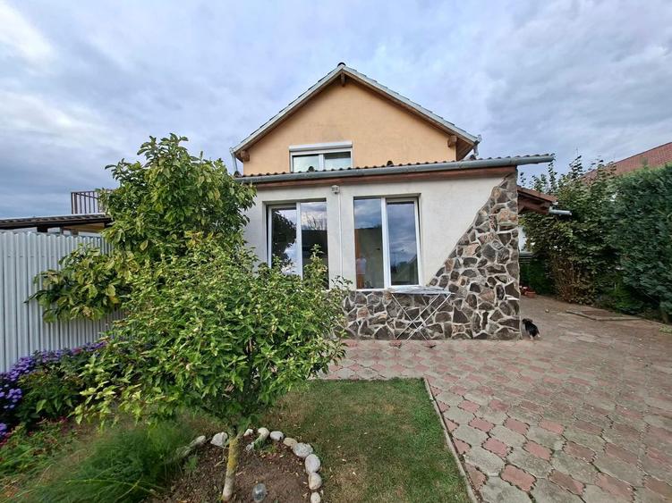 Casa cu etaj 113 mp utili curte libera 350mp garaj cu pod Gusterita